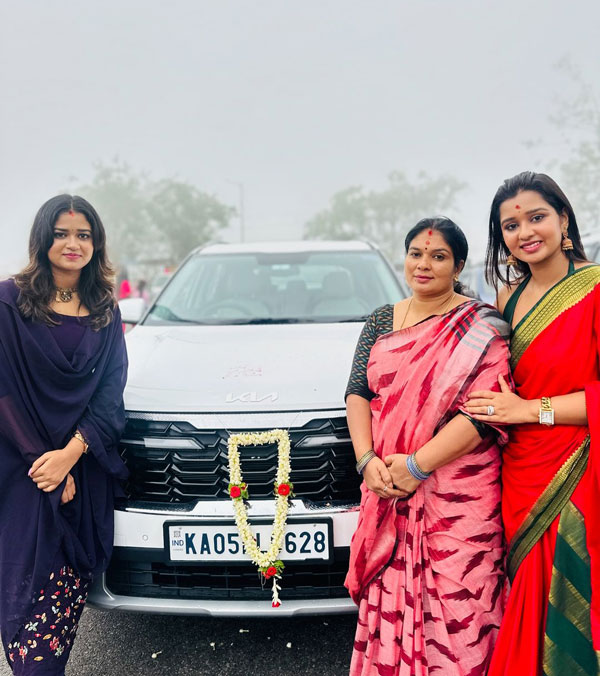 Kannada Actress Mouna Guddemane Buys Kia Seltos Car Worship In Chammundi Hill