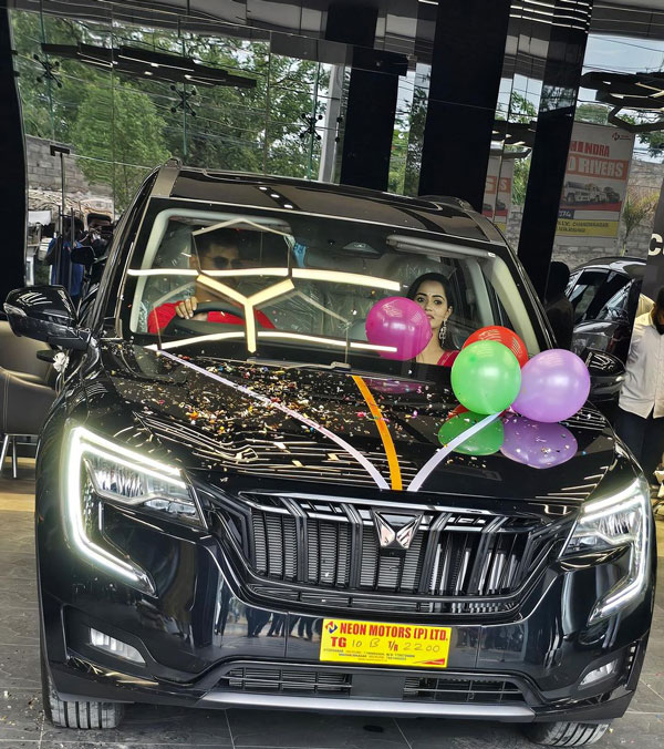 Bigg Boss Fame Kannada amp amp Telugu Actress Shobha Shetty Gifts Mahindra Xuv700 Car For Future Husband