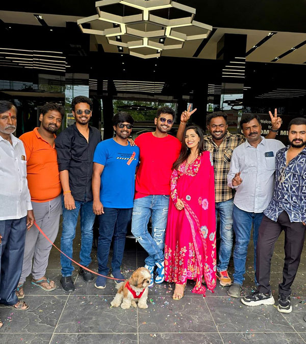 Bigg Boss Fame Kannada amp amp Telugu Actress Shobha Shetty Gifts Mahindra Xuv700 Car For Future Husband