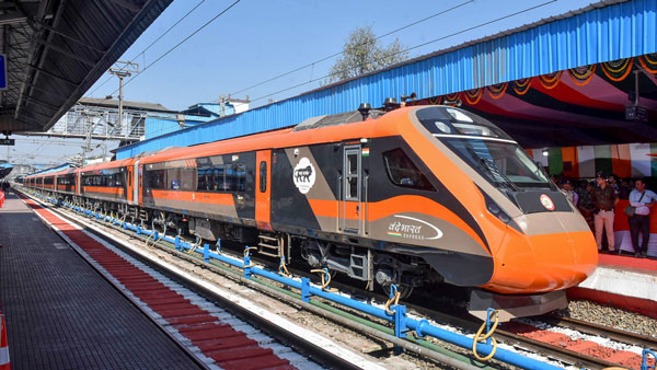 Vande Bharat express Loco Pilot Aiswarya S Menon Invited PM Modi Oath Ceremony