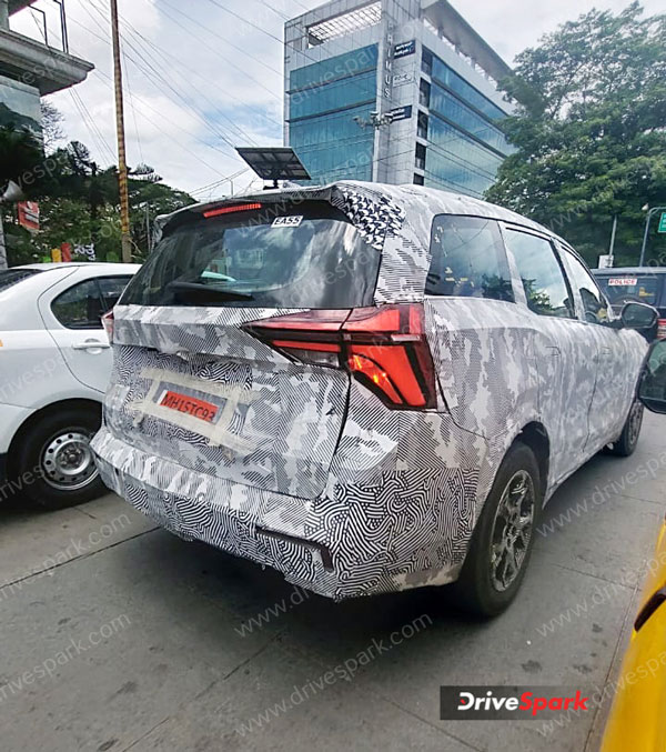 Mahindra Xuv700 Facelift Car Spotted In Bengaluru Expected Features