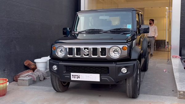 Family Buys New Maruti Suzuki Jimny With Rs 3 5 Lakh Discount Video