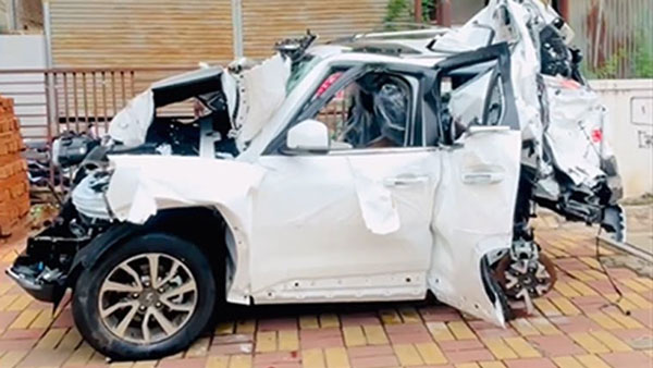 mahindra-scorpio-n-and-truck-accident-passengers-safe