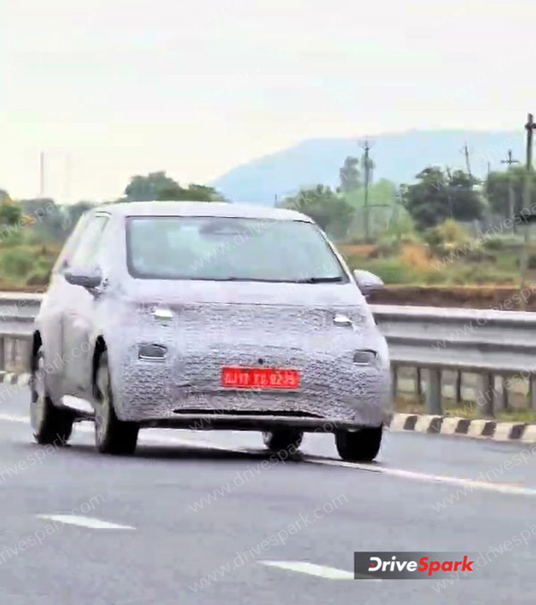 new-2024-mg-cloud-ev-spotted-while-testing-on-delhi-jaipur-highway