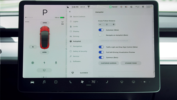tesla-autopilot-failed-and-car-moved-on-railway-track