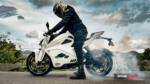 Ultraviolette F77 Mach 2 Detailed Review Pushing the Limits of Electric Performance