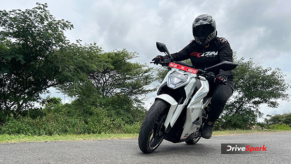 Ultraviolette F77 Mach 2 Detailed Review Pushing the Limits of Electric Performance