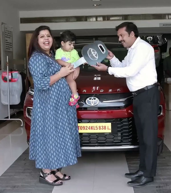 Malayalam Actress Sneha Sreekumar Buy New Toyota Urban Cruiser Hyryder Car