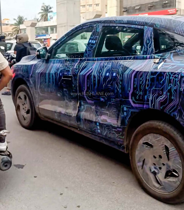 new-mahindra-xuv-coupe-test-mule-spotted-in-bangalore
