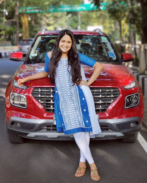 Bigg Boss Kannada 11 Contestant Actor Mokshitha Pai Owner Of Hyundai Venue Suv Details