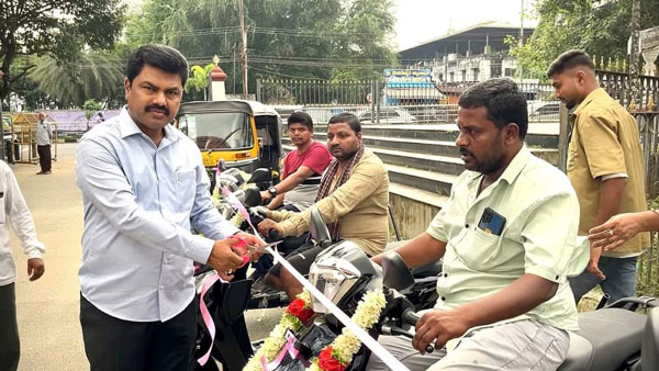 Shivamogga MP BY Raghavendra Distributed Hero Pleasure Plus Scooter For Handicaps Details