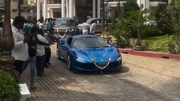 mla-mtb-ngaraj-ayudha-pooja-with-his-cars-viral-video