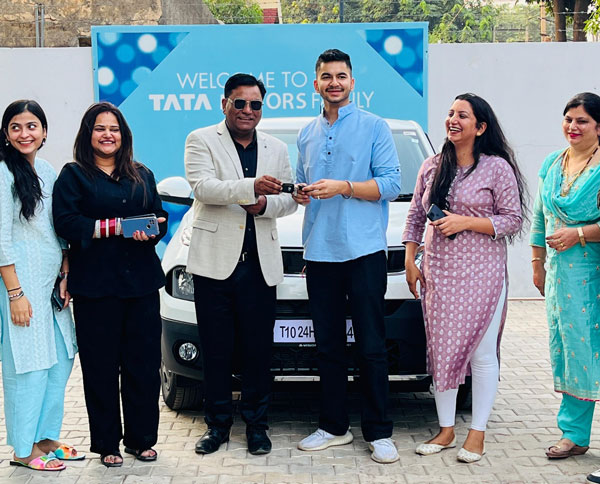 Mits Healthcare Owner Gifts 15 Tata Punch And Maruti Grand Vitara Cars To Employees Ahead Of Diwali