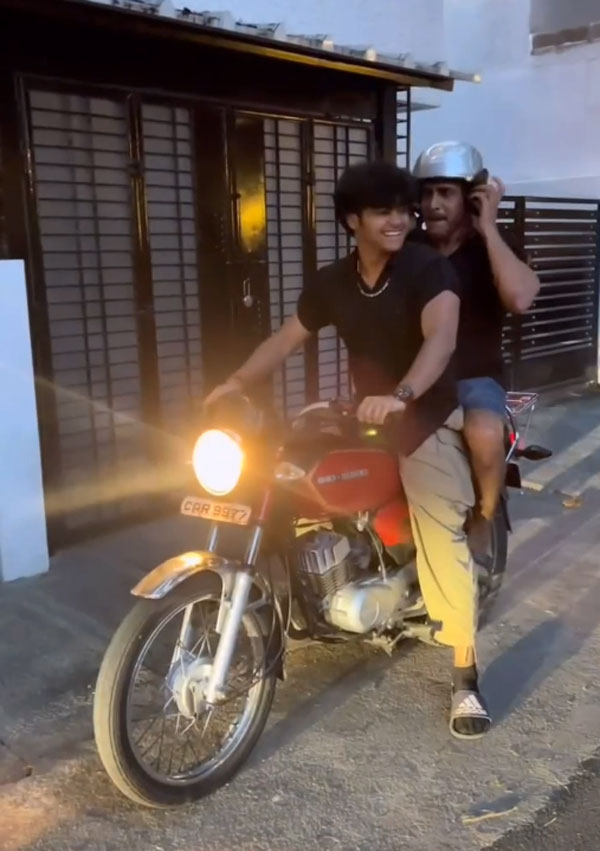 upendra-son-restores-36-year-old-suzuki-motorcycle