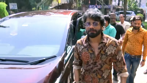 Telugu Famous Actor Nagarjuna Buys New Lexus Lm Car Details