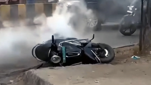 bajaj-auto-responded-chetak-electric-scooter-fire-incident-details