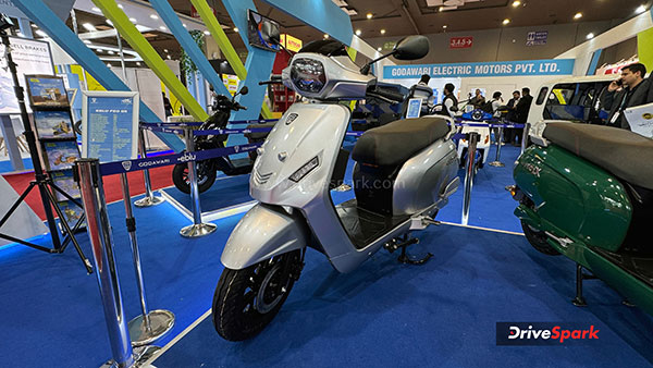 godawari-electric-motors-unveils-two-new-e-scooters-at-auto-expo-2025