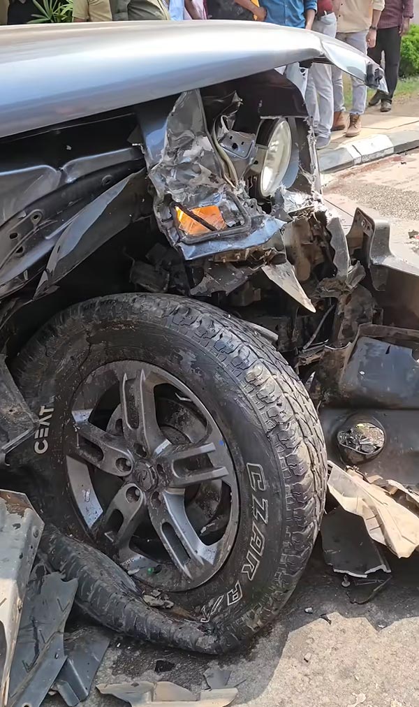 tata-altroz-and-mahindra-thar-collision-kerala-viral-video