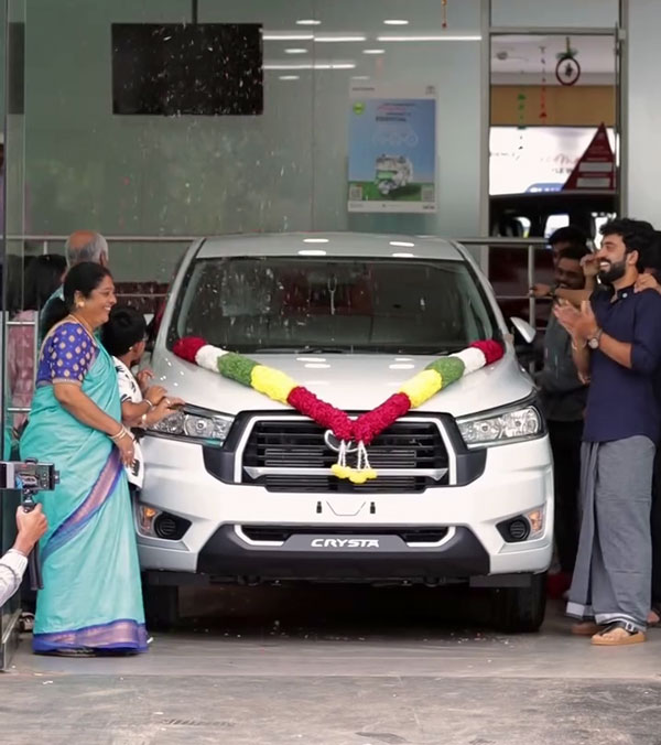 Kannada Famous YouTuber Jeeva Vinay Buys New Toyota Innova Crysta Mpv Details
