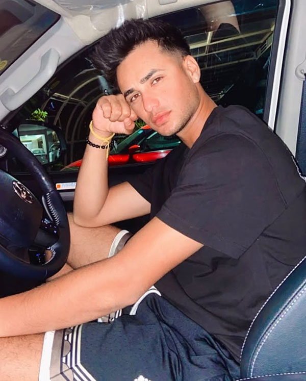 indian-cricketer-abhishek-sharma-simple-cars-collection
