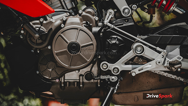aprilia-tuono-457-review-design-features-engine-details