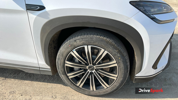 byd-sealion7-top-things-price-features-and-engine-details