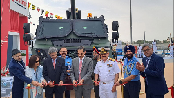 kalyani-group-unveils-marg-155mm45-cal-mounted-gun-system-at-idex-2025