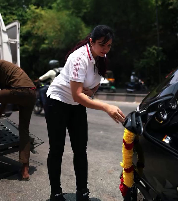 Bengaluru Woman Entrepreneur Buys New Suzuki Hayabusa Motorcycle Details