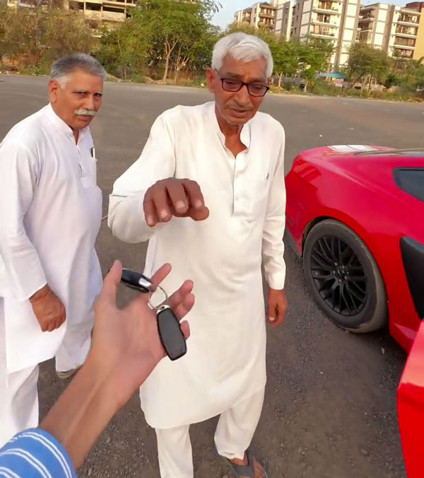 india-is-not-for-beginners-grandpa-drifts-mustang-like-a-boss