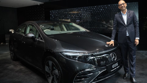 mercedes-benz-eqs-580-4matic-celebration-edition-top-things