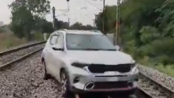 lucknow-techie-drives-suv-on-hyderabad-railway-tracks-trains-halted