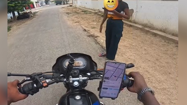 women-booked-ola-bike-to-escape-from-stray-dogs