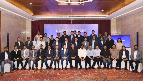 vinfast-partners-with-13-leading-groups-to-launch-32-dealerships-in-india