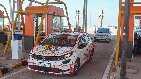 fastag-annual-pass-receives-unprecedented-response-on-first-day