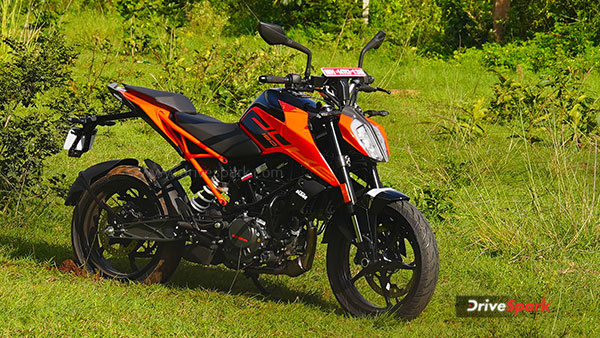KTM Duke 160 Review Design Specs Features Raiding Impressions Details
