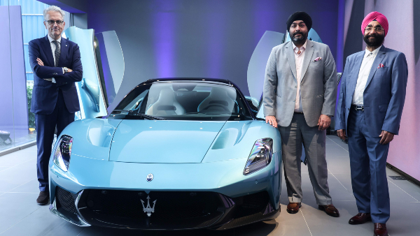 maserati-launched-new-mc-pura-super-sports-car-in-india