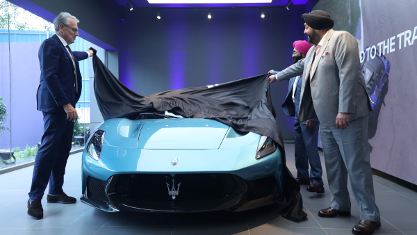 maserati-launched-new-mc-pura-super-sports-car-in-india