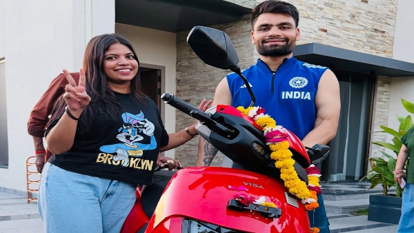 cricketer-rinku-singh-gifts-vida-vx2-electric-scooter-to-his-sister