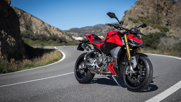 ducati-launches-all-new-2025-streetfighter-v2-in-india