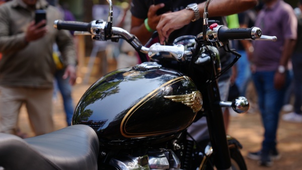 New Royal Enfield Bullet 650 Bike Unveiled In India Details