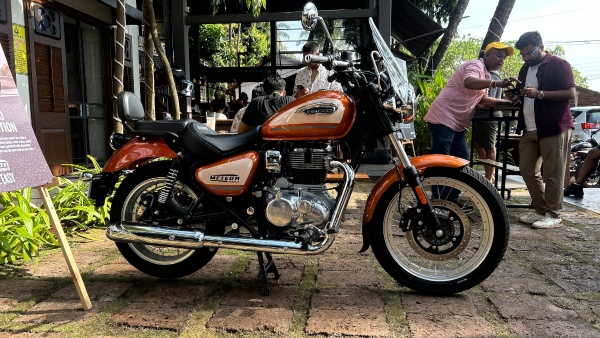 royal-enfield-meteor-350-sundown-orange-special-edition-launched