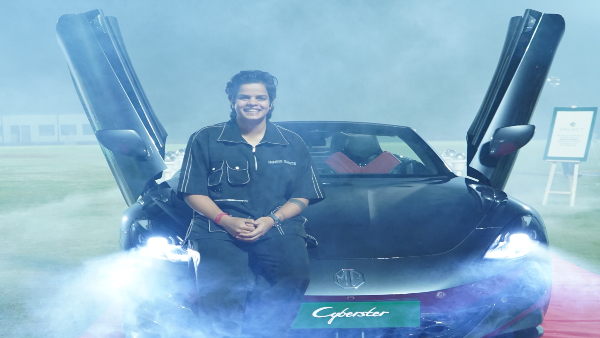 indian-cricketer-shafali-verma-drives-home-the-mg-cyberster