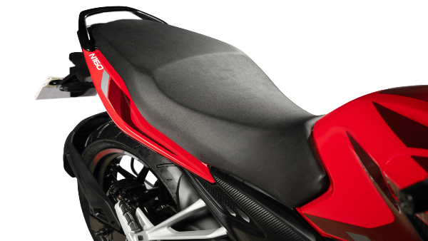 pulsar-n160-gets-a-new-variant-now-with-gold-usd-forks-and-a-single-seat