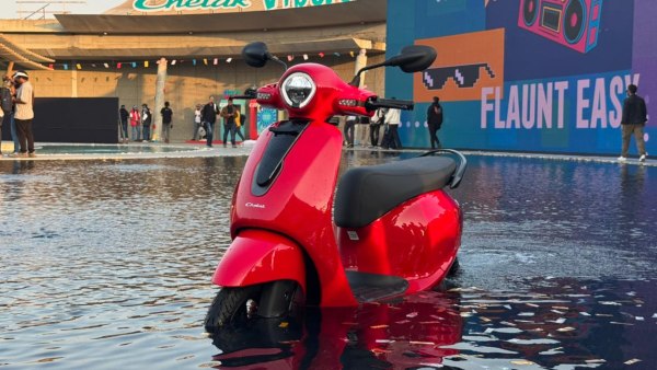 bajaj-chetak-c25-electric-scooter-launched-in-india-at-rs-91399