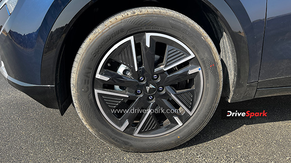 Mahindra XUV 7XO Review Design Specs Features And Driving Impressions Details