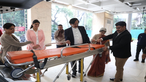 mg-motor-hands-over-retrofitted-mg-hector-ambulance-to-chinmaya-mission