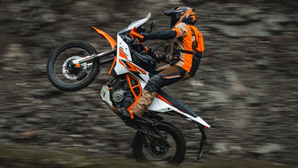 ktm-announced-bringing-global-spec-390-adventure-r-to-india