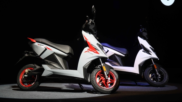 simple-energy-launches-gen-2-simple-one-scooters