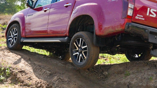 New 2026 Isuzu V-Cross Launched In India Rs 25 50 Lakh Price Details