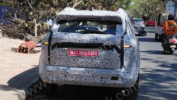 renault-planning-to-launch-new-7-seater-suv-bigster-spotted-testing